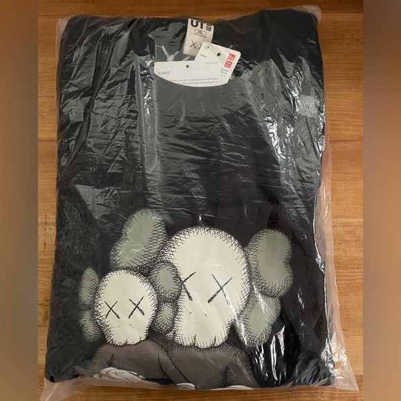 NWT Uniqlo x KAWS Sweatshirt - Picture 3 of 3